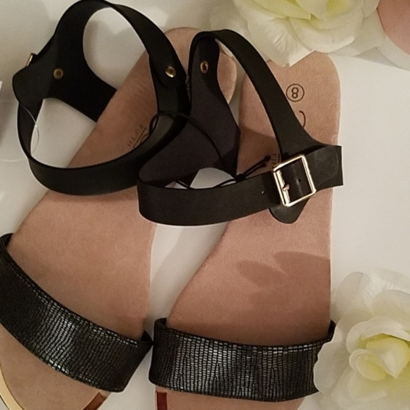 385 Fifth Black Sandals - Picture 4 of 7